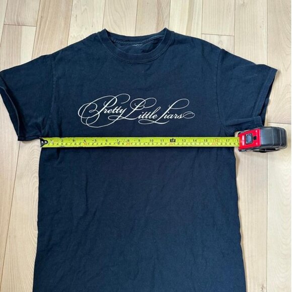 Vintage Pretty Little Liars promo tee. - Picture 2 of 5